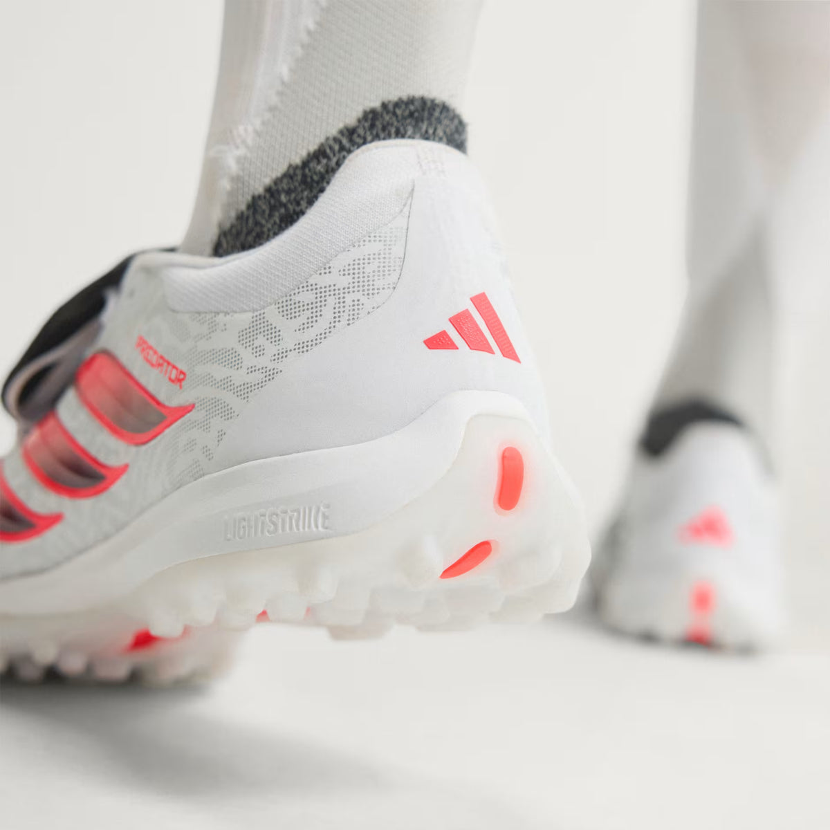 PREDATOR PRO Fold-Over Tongue Turf Football Boots