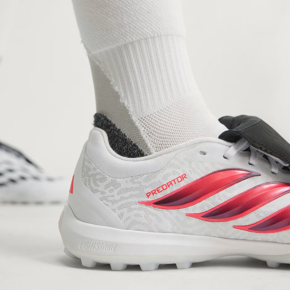 PREDATOR PRO Fold-Over Tongue Turf Football Boots